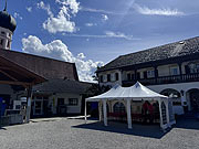 Im Hof kann man bei der Spargelverarbeitung zuschauen (/©Foto.Martin Schmitz)